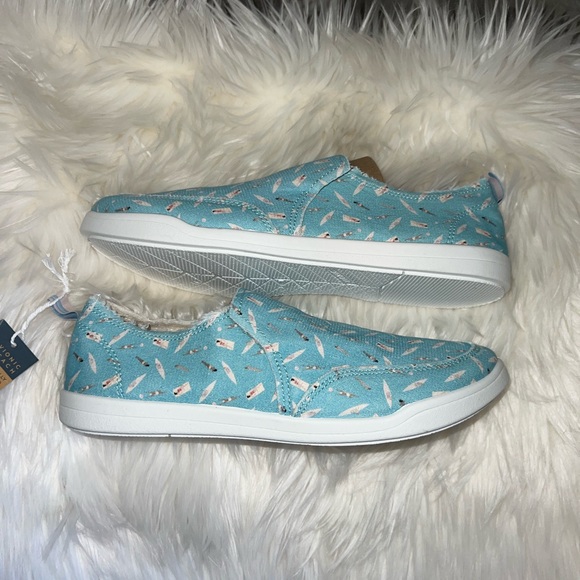 NWT Vonic Beach Malibu Fun in the Sun Porcelain Blue Canvas Slip on Shoe Sz 8.5 - Picture 6 of 8